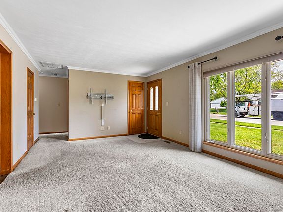 4th image of 1212 Beaumont Dr
