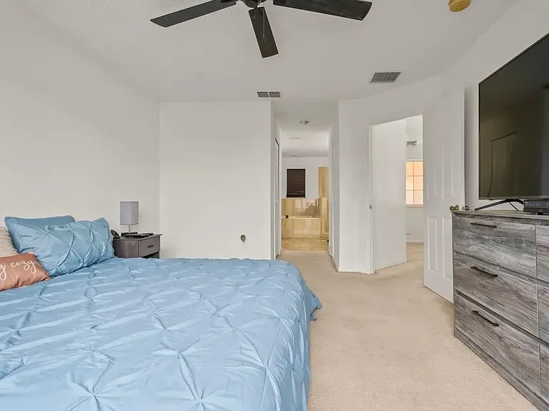 1911 Michigan Ct — Photo 24