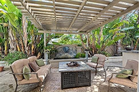 Side Patio w/ Water Feature