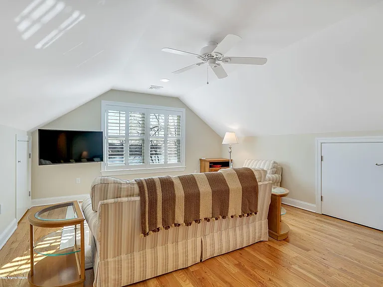 330 Villa Park Way — Photo 36