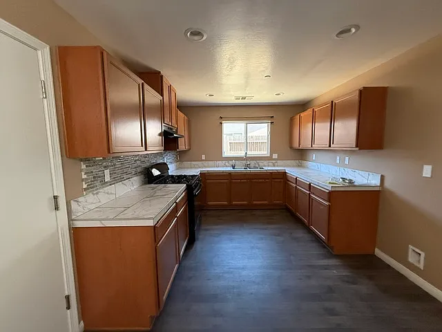1037 Honeybell Ct — Photo 6