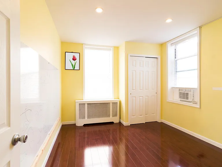 633 Washington Ave #1 — Photo 4