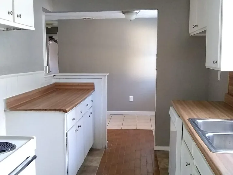 1841 Cherry Ln — Photo 5