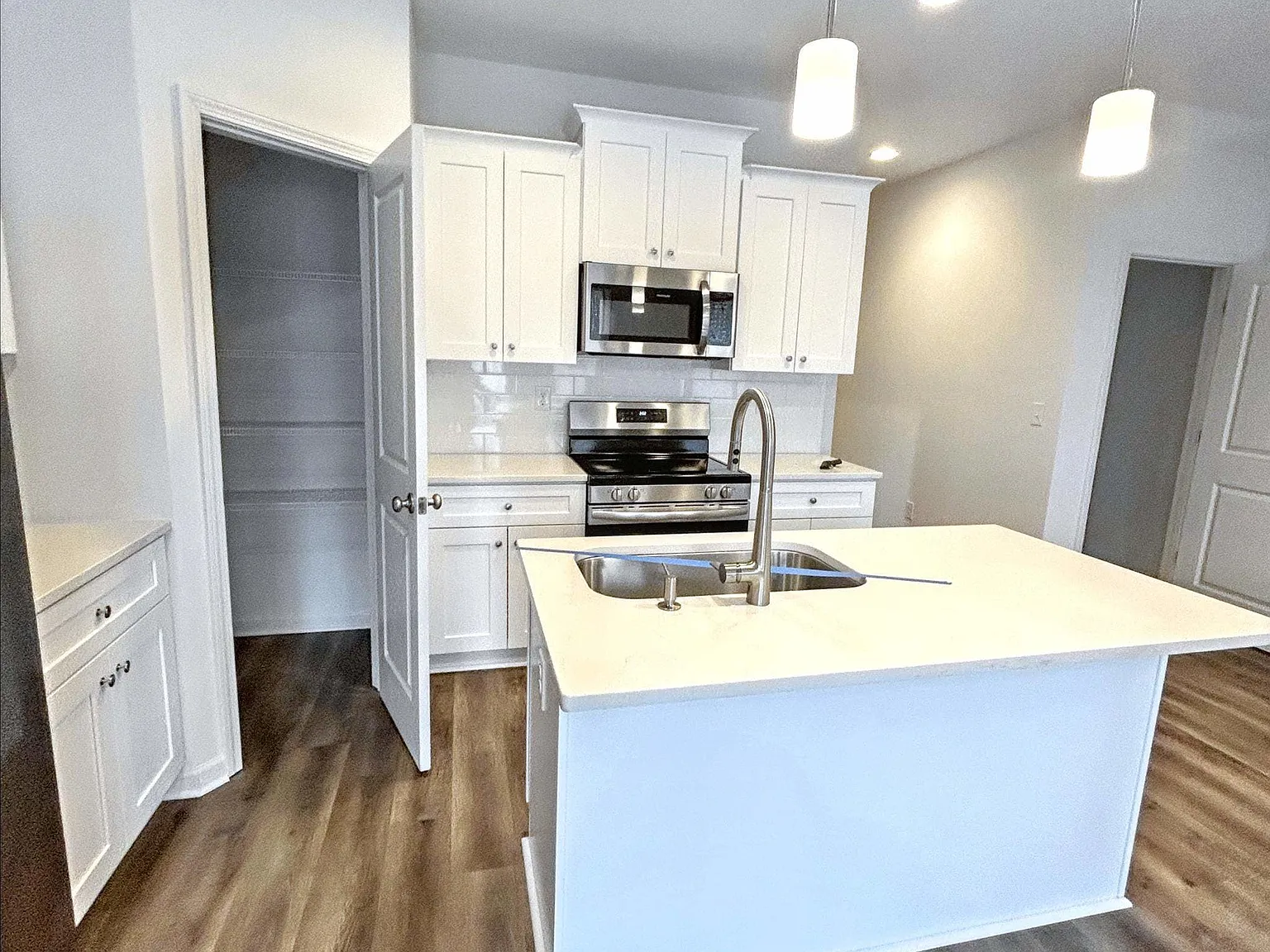 3 bed, 2.5 bath, 1485 sqft, $1,795 — Photo 3