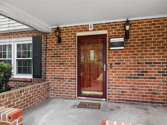 3rd image of 9 Fallmeadow Ct