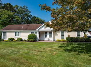 25 Douglaston Ct, Ridge, NY 11961