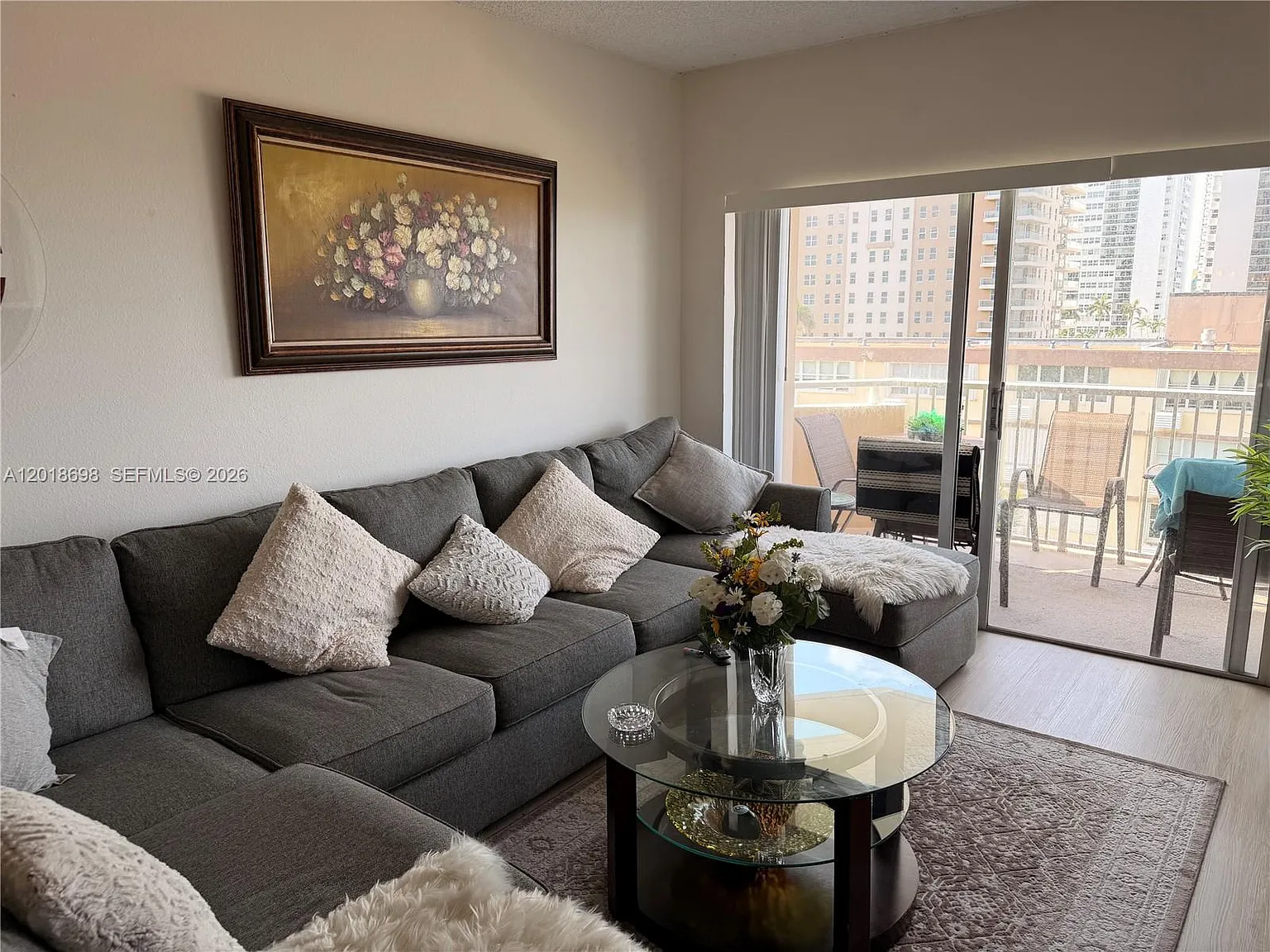 Hemispheres Condo — Photo 4