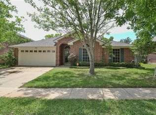 2204 Green Creek Dr, Arlington, TX 76001