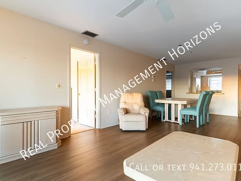 4813 Independence Dr — Photo 4