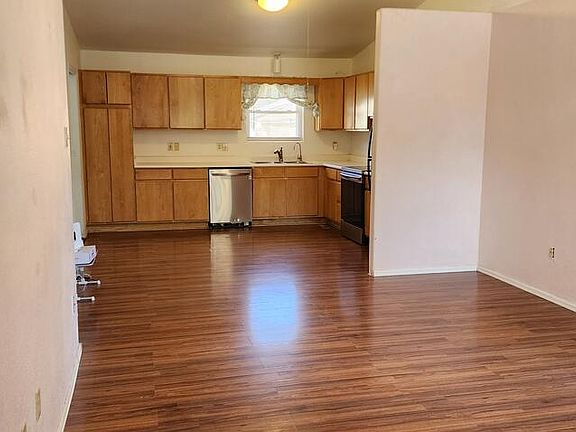 3rd image of 526 Barnes Ave