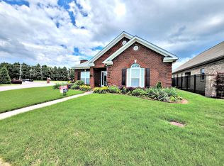 902 Parkside Ct SE, Decatur, AL 35601