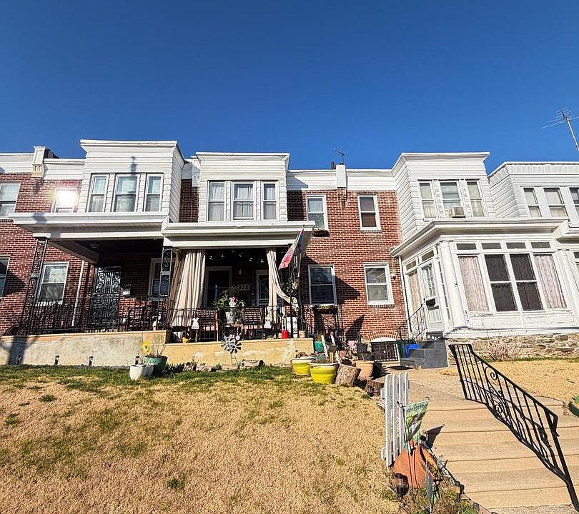 1st image of 475 Robbins St