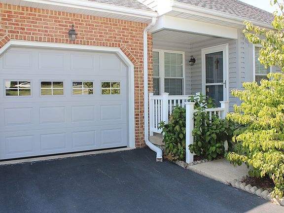 3rd image of 20 Oakgrove Ln