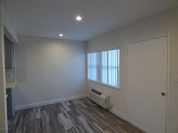 4th image of 2926 Fairmount Ave Unit F
