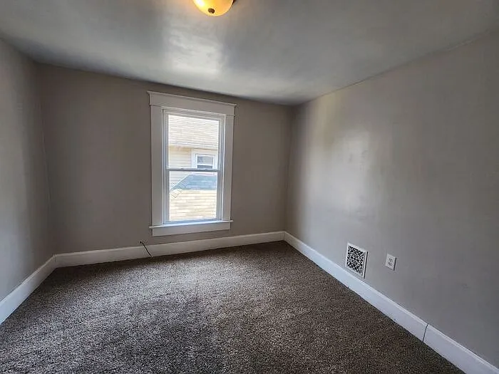 2639 Fenwood Ave — Photo 7