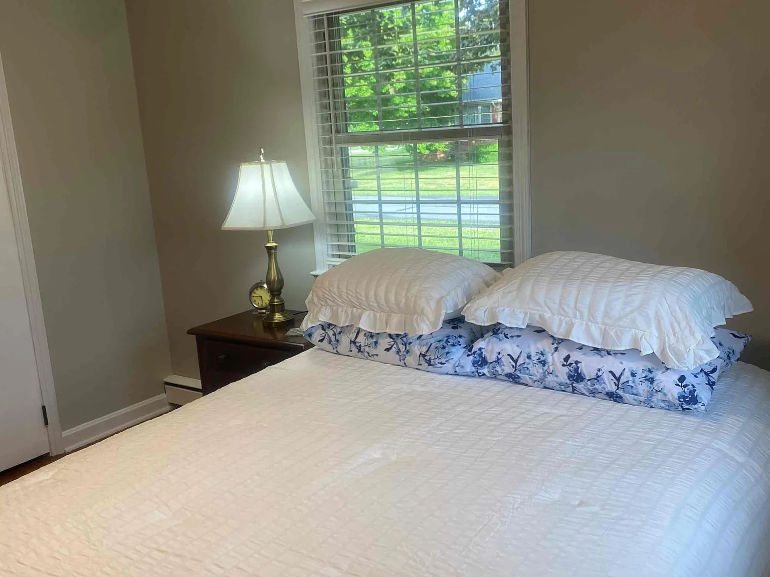 3 bed, 1950 sqft, $2,369 — Photo 2
