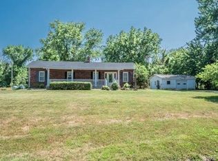 36 New Hope Rd, Elsberry, MO 63343