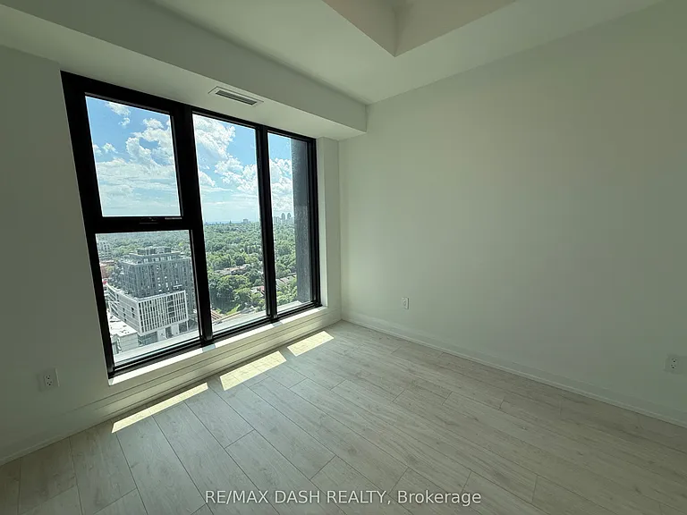 20 Soudan Ave #1806 — Photo 12