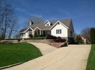 W136S7525 Fairfield Dr, Muskego, WI 53150