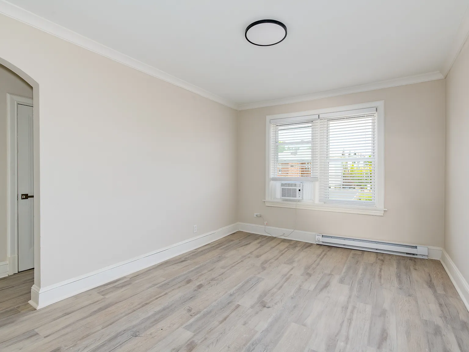 4963 Winona Ave — Photo 4
