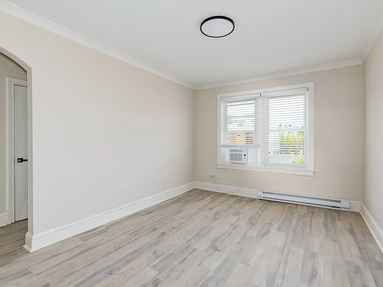4963 Winona Ave — Photo 4