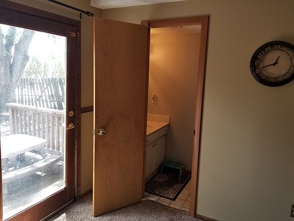 Main level 1/2 bath