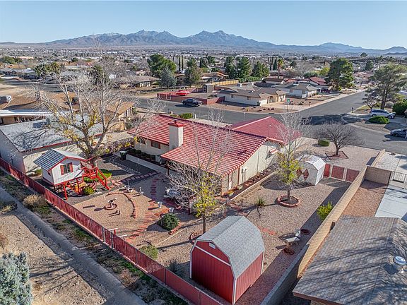 4th image of 995 Hillcrest Drive