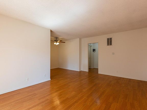 4th image of 842 N Sycamore Ave #6