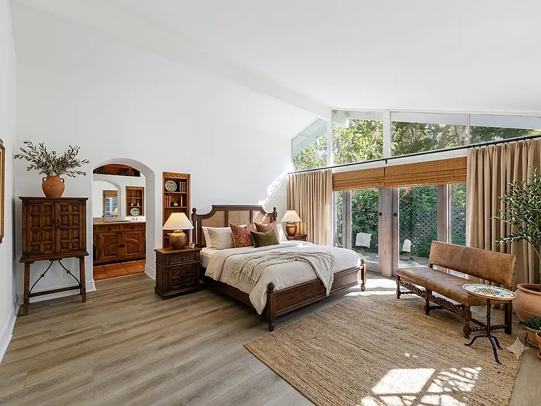 6328 Frondosa Dr — Photo 14