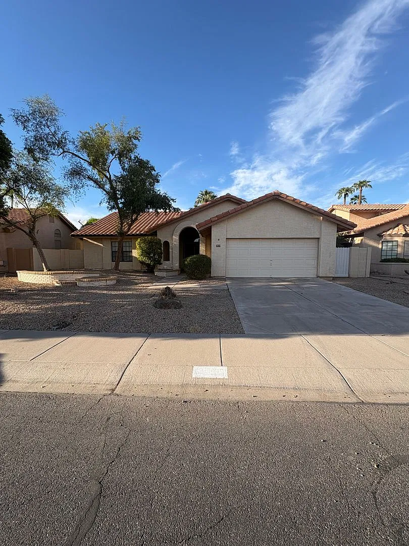 Available Now Fantastic Location - Bayview Subdivision — Photo 1