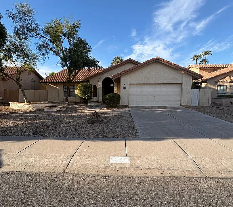 1518 W Antiqua Dr