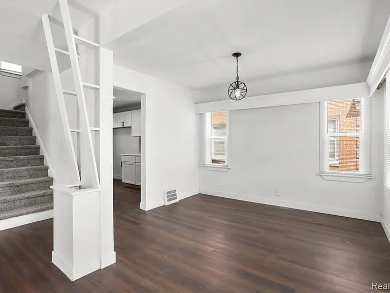 15829 Minock St — Photo 6