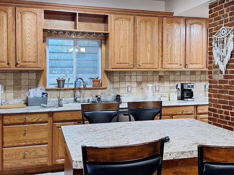 175 Delavan Ave — Photo 11
