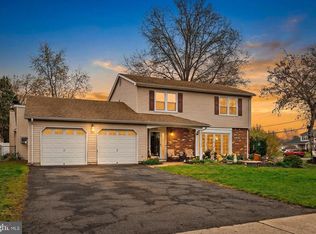 22 Hoffman Dr, Hamilton, NJ 08690