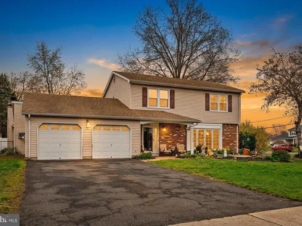 22 Hoffman Dr, Hamilton, NJ 08690