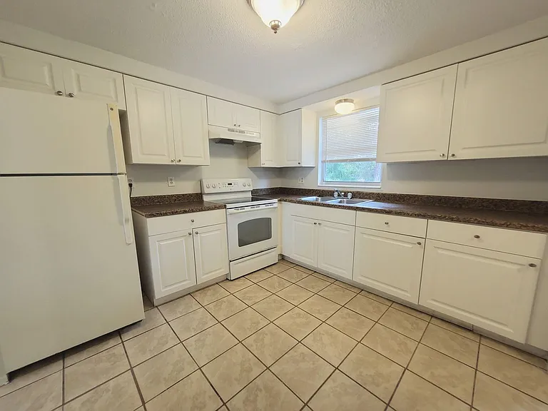 6916 Brentford Rd — Photo 7