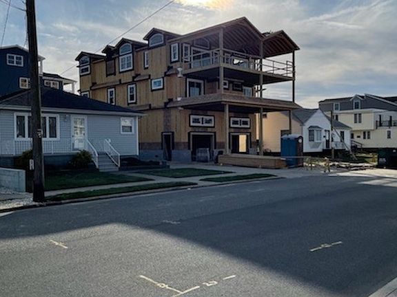 3rd image of 332 40th St