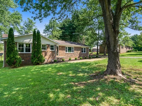 814 Chickasaw Trl, McMinnville, TN 37110