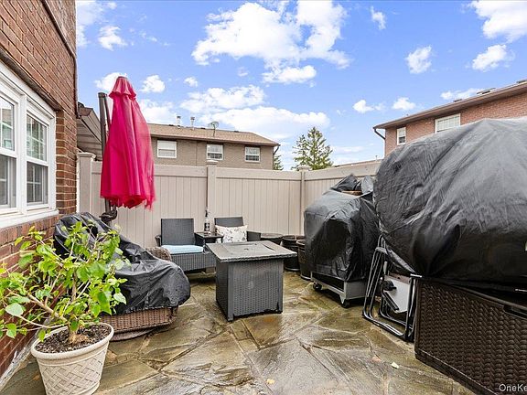 3rd image of 4 Raintree Court #4