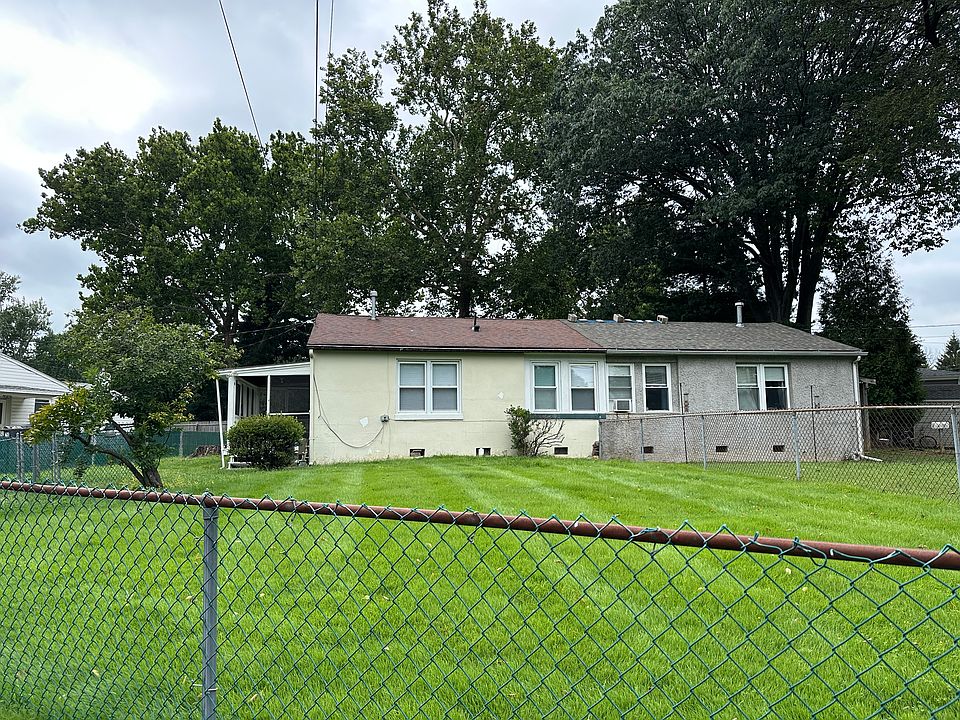 Front Lawn_Side View