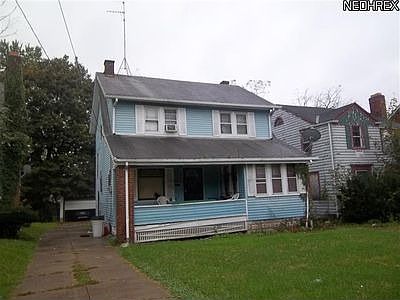 1st image of 621 W Ravenwood Ave