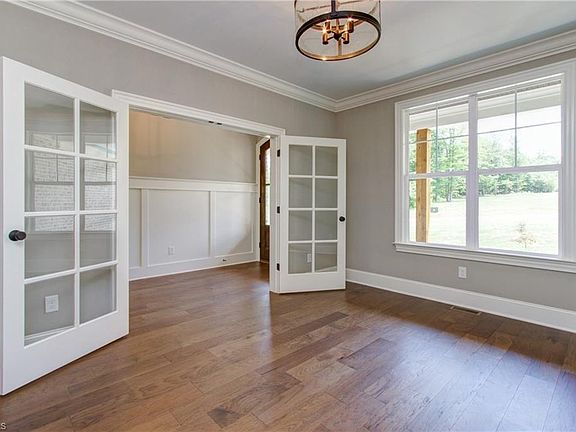 4th image of 8001 Honkers Hollow Dr
