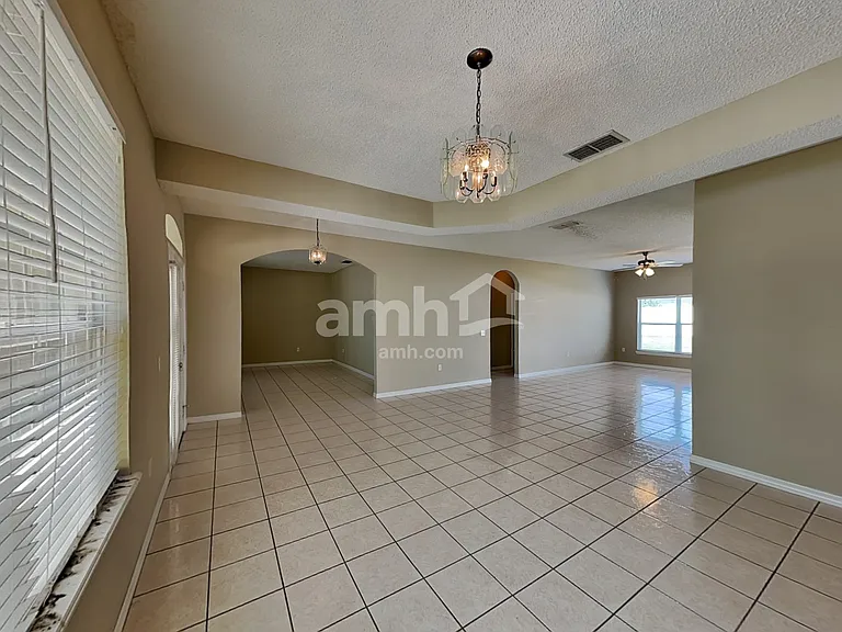 2505 Sherbrook Ln — Photo 10