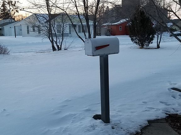 Mail box , looking toward yard