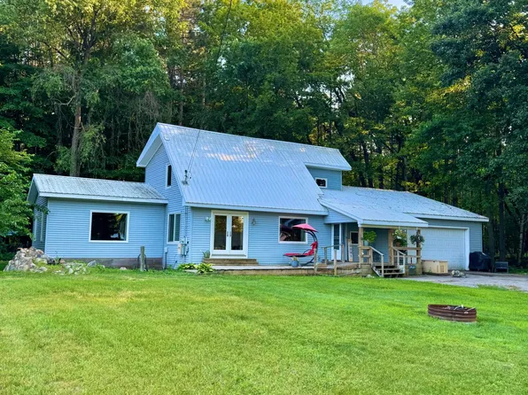9462 E Colby Rd, Crystal, MI 48818