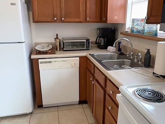 4th image of 2661 San Francisco Blvd #B