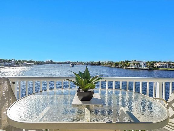 3rd image of 1201 S Riverside Dr APT 307