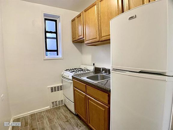 3rd image of 180 E 17th St APT 311