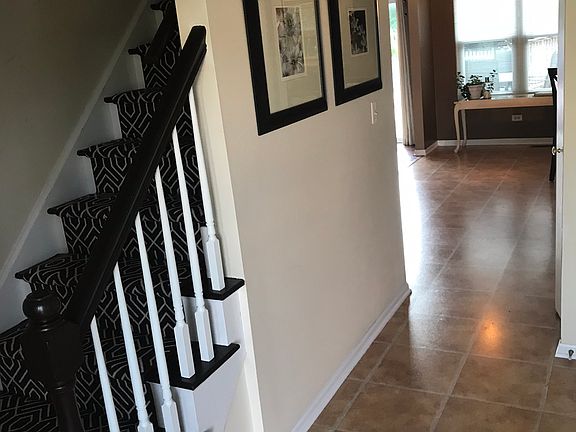 4th image of 582 Farina Ct