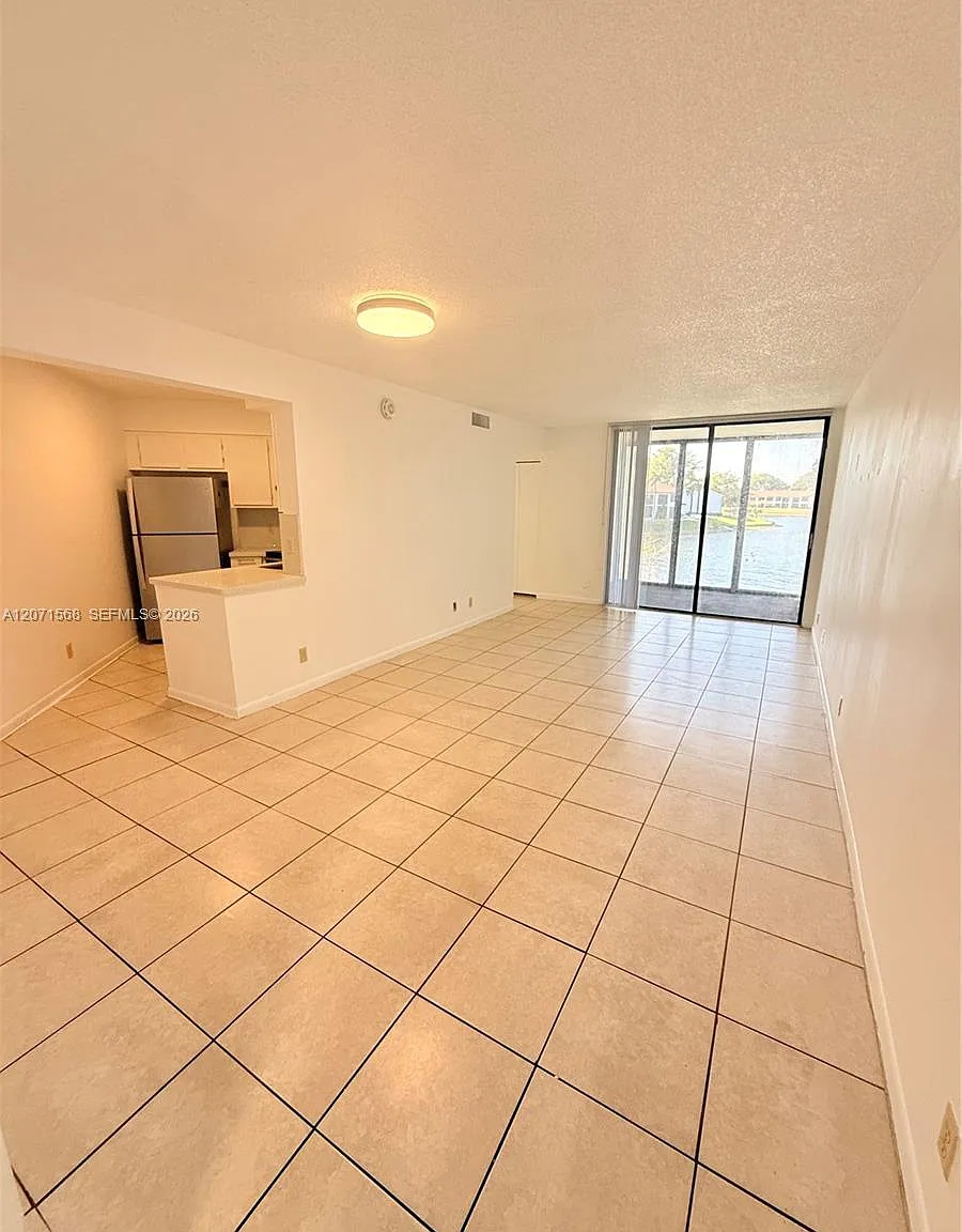 Lake Pointe Condominium N — Photo 3